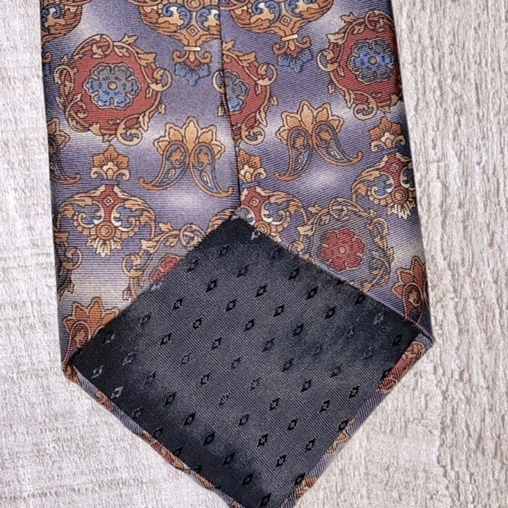Oscar De La Renta paisley silk tie